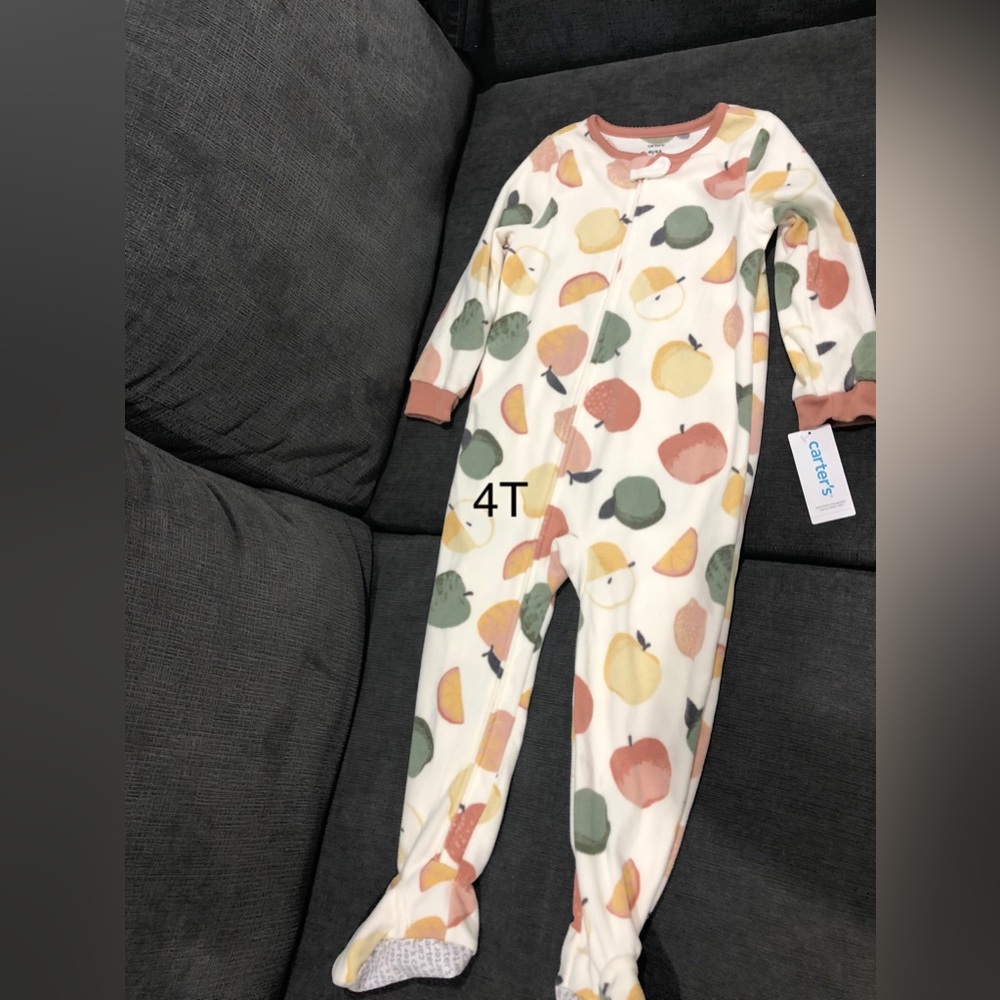 Bundle 7 Pyjamas 4T - Picture 5 of 8
